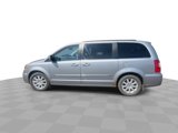 Used 2014 Chrysler Town & Country Touring image 5