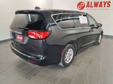 Used 2022 Chrysler Voyager LX image 4
