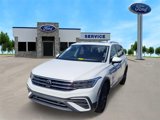 Used 2022 Volkswagen Tiguan SE w/ Panoramic Sunroof Package image 2