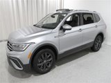 Used 2024 Volkswagen Tiguan SE image 3