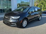 Used 2023 Chrysler Pacifica Touring-L image 3