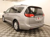 Used 2017 Chrysler Pacifica Touring-L image 3