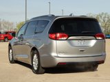 Used 2020 Chrysler Pacifica Touring-L image 5