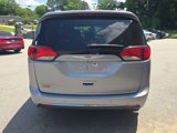 Used 2020 Chrysler Pacifica Touring-L image 4
