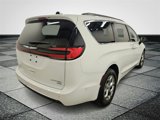 Used 2023 Chrysler Pacifica Limited image 6
