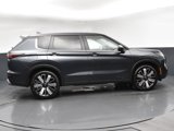 New 2025 Mitsubishi Outlander SE image 3