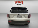 Used 2021 Kia Sorento LX image 3