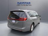 Used 2022 Chrysler Pacifica Touring-L image 3