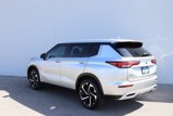 Used 2022 Mitsubishi Outlander SE image 2