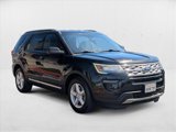 Used 2018 Ford Explorer XLT image 3
