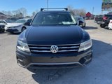 Used 2019 Volkswagen Tiguan SE w/ Panoramic Sunroof Package image 2
