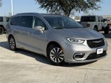 Used 2021 Chrysler Pacifica Touring-L image 2