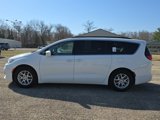 Used 2022 Chrysler Pacifica Touring-L image 2