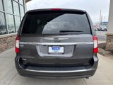 Used 2015 Chrysler Town & Country Touring image 4
