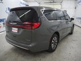 Used 2022 Chrysler Pacifica Touring-L image 6