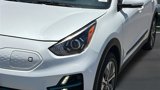 Used 2022 Kia Niro EX image 4