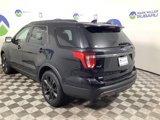 Used 2017 Ford Explorer XLT w/ Equipment Group 202A image 5