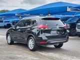 Used 2017 Nissan Rogue SV image 5