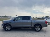 Used 2017 Nissan Titan SV image 6