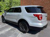 Used 2017 Ford Explorer XLT w/ Equipment Group 202A image 5