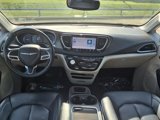 Used 2021 Chrysler Pacifica Touring-L image 3