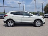 Used 2017 Nissan Rogue Sport SV image 2