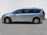 Used 2020 Chrysler Pacifica Touring-L image 2
