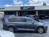 Used 2017 Chrysler Pacifica Limited image 4