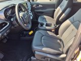New 2025 Chrysler Pacifica Select image 3
