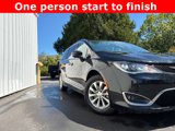 Used 2017 Chrysler Pacifica Touring-L image 4