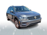 Used 2018 Volkswagen Tiguan SE w/ Panoramic Sunroof Package image 3