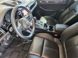 Certified 2024 Porsche Macan image 4