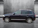 Used 2010 Volkswagen Touareg VR6 w/ Lux Limited Pkg image 2