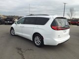 Used 2022 Chrysler Pacifica Touring-L image 5