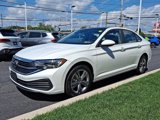 Used 2024 Volkswagen Jetta SE w/ Panoramic Sunroof Package image 3