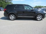 Used 2017 Ford Explorer XLT image 4