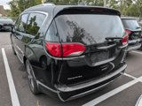 Used 2017 Chrysler Pacifica Limited image 4