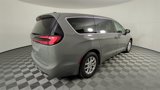 Used 2023 Chrysler Pacifica Touring-L image 4