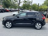 Used 2020 Volvo XC40 T4 Momentum image 3