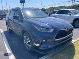 Used 2023 Toyota Highlander XLE image 3