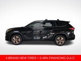 Certified 2023 Toyota Highlander Bronze Edition image 2
