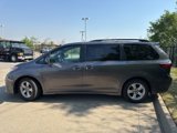Used 2018 Toyota Sienna LE image 2