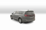 Used 2023 Chrysler Pacifica Touring-L image 4