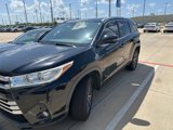 Used 2018 Toyota Highlander SE image 2