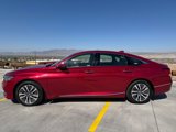 Used 2018 Honda Accord Touring image 2