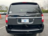 Used 2013 Chrysler Town & Country Touring image 4
