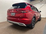 Used 2023 Mitsubishi Outlander SE image 2
