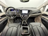 Used 2024 Chrysler Pacifica Select image 2