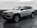 Used 2024 Jeep Compass Sport image 2
