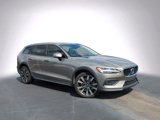 Used 2021 Volvo V60 T5 Cross Country image 2